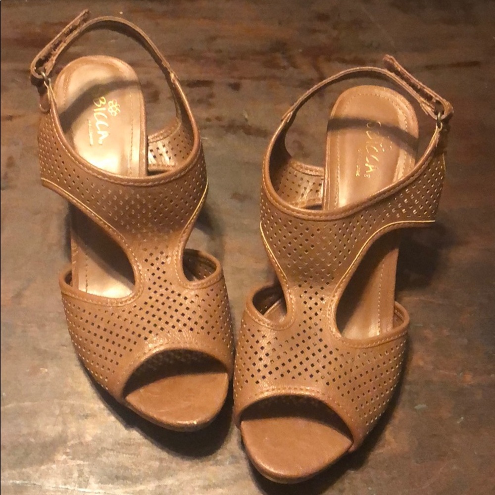 Women’s wedge sandals